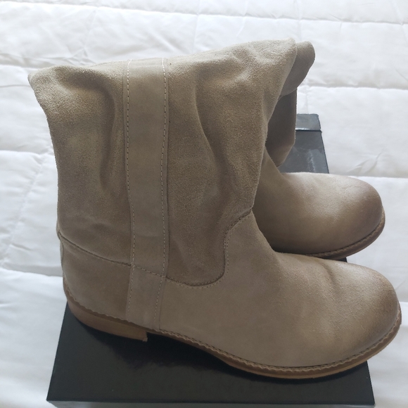 Women's suede nude boot from Italy size 39 worn once - Picture 4 of 7